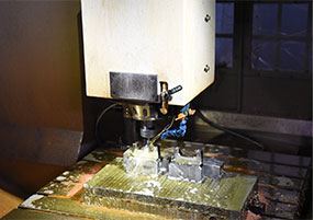 模具加工設(shè)備—EDM